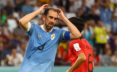 Zagueiro do Uruguai Diego Godín durante partida contra a Coreia do Sul pela Copa do Mundo do Catar
