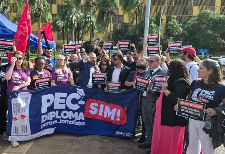 Brasília (DF), 10/12/2025 – Ato em defesa dos jornalistas e pela PEC do diploma.
Foto: Pedro Rafael/Agência Brasil