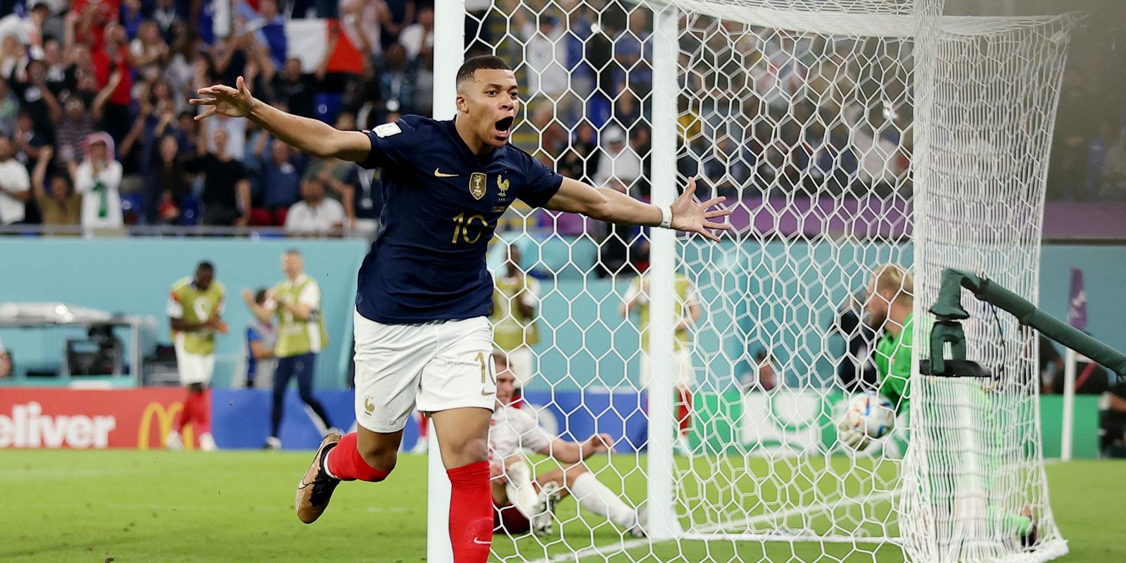 Mbappé tranche contre le Danemark et la France devient 1ère de la Coupe