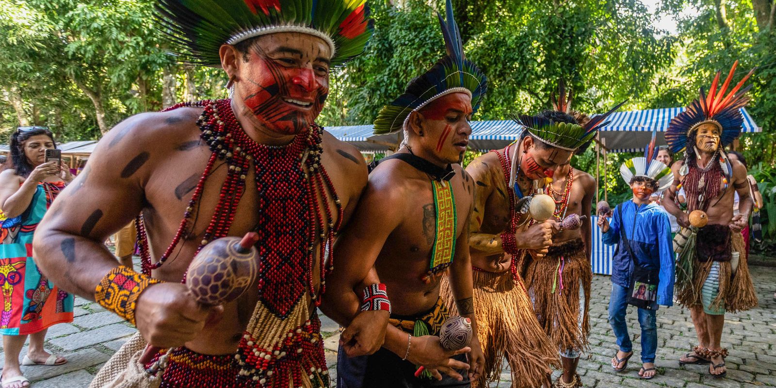 Feira aberta ao público reúne indígenas de mais de 30 etnias no Rio