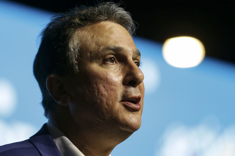 Brasilia (DF), 10/17/2023 - Minister of Education, Camilo Santana, during the opening ceremony of the 20th National Week of Science and Technology (SNCT) and the 3rd National Week of Vocational and Technological Education at the Ulysses Guimarães Convention Centre.  Photo: Marcelo Camargo/Agence Brasil