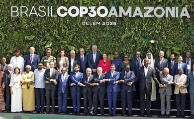 Belém (PA), 07/11/2025 - Presidente da República, Luiz Inácio Lula da Silva, participa acompanhado de chefes de estado da foto de família na COP30. Foto: Bruno Peres/Agência Brasil