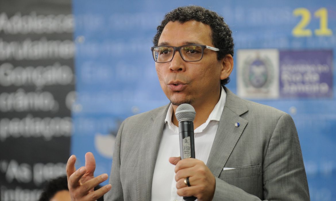 O superintendente de Direitos Individuais, Coletivos e Difusos, Cláudio Nascimento, durante a posse dos novos integrantes do Grupo de Trabalho de Enfrentamento à Intolerância Religiosa no Rio.
Foto: Tomaz Silva/Agência Brasil/Arquivo