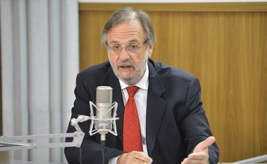 O Bom Dia Ministro recebe o ministro-chefe da Secretaria-Geral da Presidência da República, Miguel Rossetto, para falar sobre o Programa de Proteção ao Emprego, criado pelo Governo Federal  (José Cruz /Agência Brasil)
