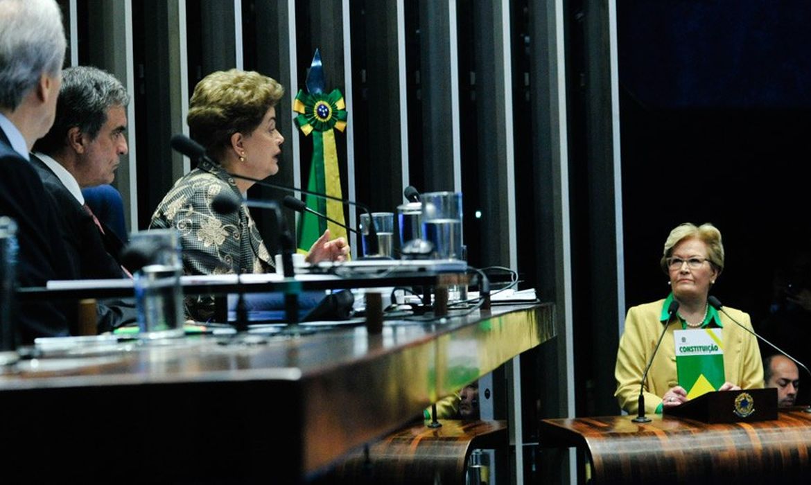 Senadora Ana Amélia faz pergunta à presidenta afastada Dilma Rousseff