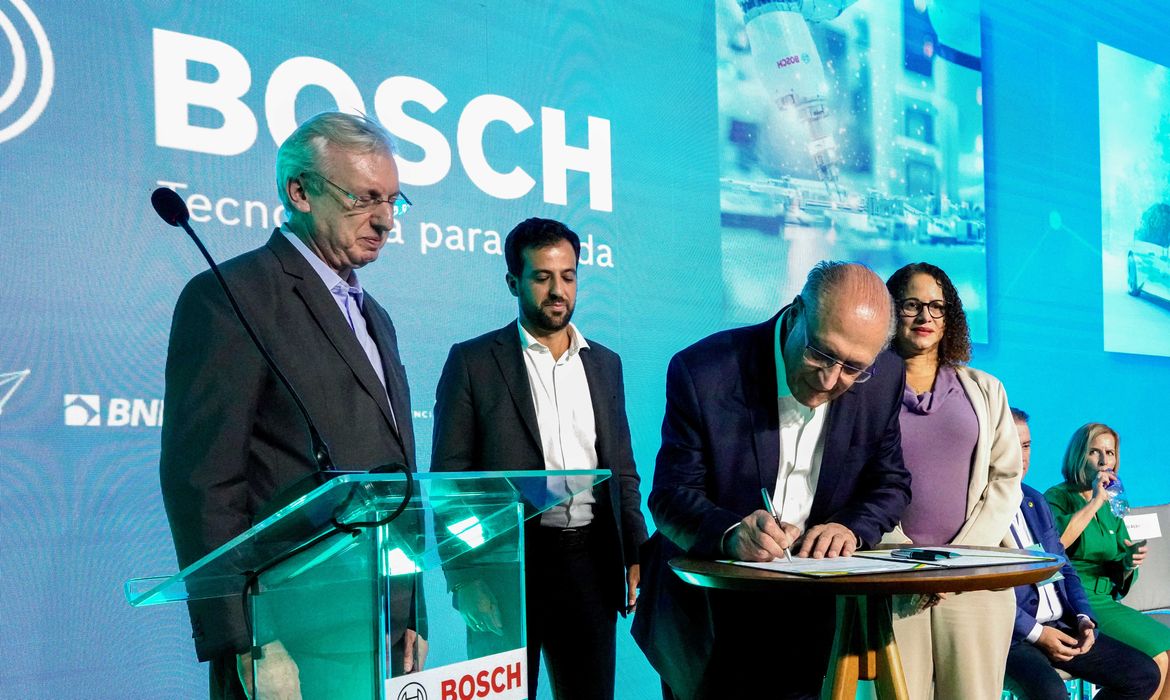 São Paulo (SP) 20/02/2025 - Vice Presidente da República Geraldo Alckmin durante Visita à BOSCH e Anúncio de Financiamento Público Federal e implementação do Centro de Competência Global de Pesquisa , Desenvolvimento e Manufatura de Tecnologias para o Agronegócio Digital em Campinas SP. 
Foto: Cadu Gomes/VPR