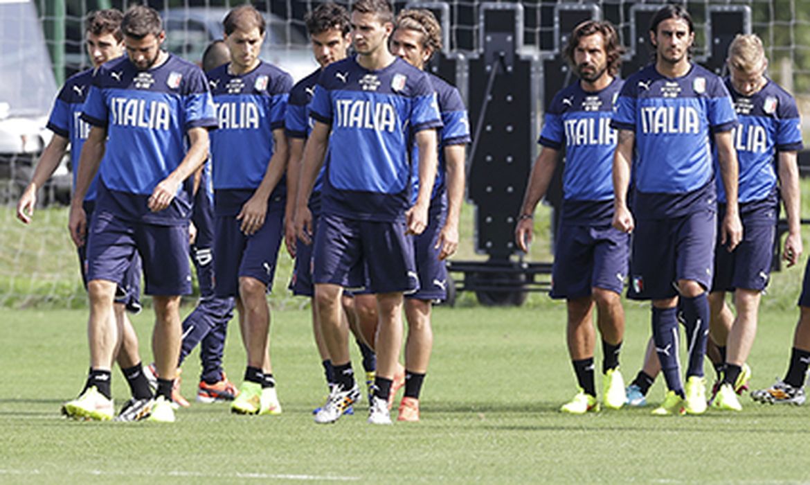 Italy's players arrive for a training session in Mangaratiba, Brazil, Wednesday, June 18, 2014. Italy plays in group D at the 2014 soccer World Cup. (AP Photo/Antonio Calanni)