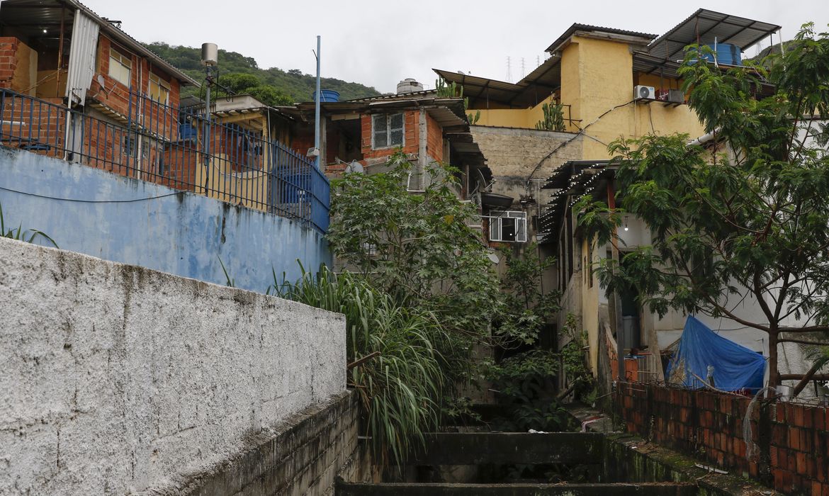 Rio de Janeiro (RJ) 26/03/2024 – Trecho do Rio Joana no Morro do Andaraí, atendido pelo programa Favela Bairro, que completa 30 anos. Foto: Fernando Frazão/Agência Brasil