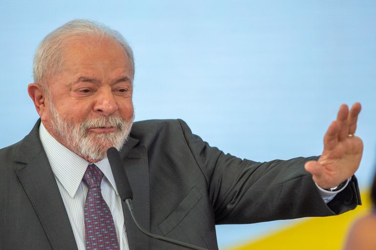 Brasília - DF 08/05/2023 O presidente da República, Luiz Inácio Lula da Silva, acompanhado da ministra da Saúde, Nísia Trindade, sanciona o projeto de lei que inclui a Política Nacional de Saúde Bucal - Brasil Sorridente, na Lei Orgânica da Saúde. Foto: Fabio Rodrigues-Pozzebom/ Agência Brasil