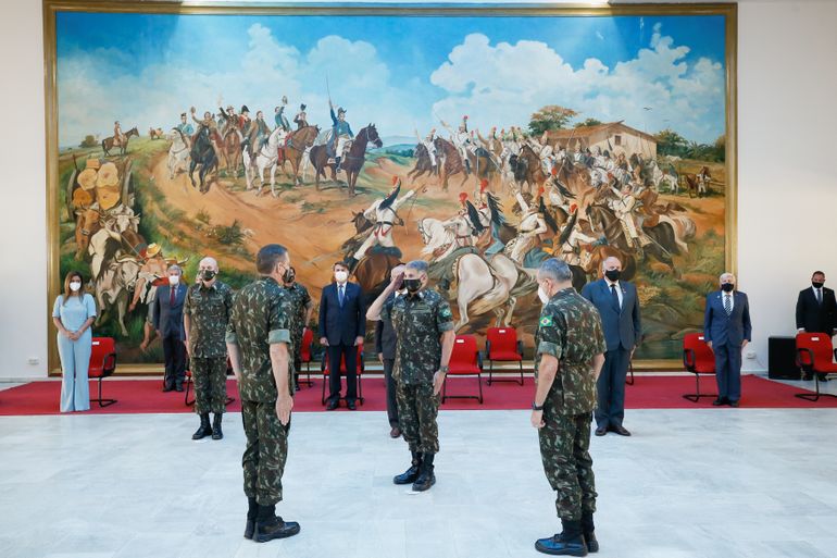 O presidente da República, Jair Bolsonaro, participa da solenidade de Passagem do Comando Militar do Sudeste