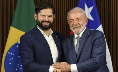 Brasília (DF), 22/04/2025 - O presidente Luiz Inácio Lula da Silva e o presidente do Chile, Gabriel Boric, participam de reunião ampliada com a presença de ministros, no Palácio do Planalto. Foto: Marcelo Camargo/Agência Brasil