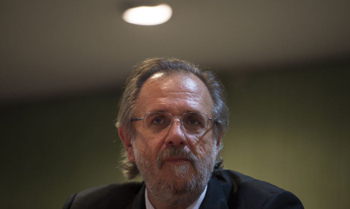 Ministro Miguel Rossetto, fala na oficina 