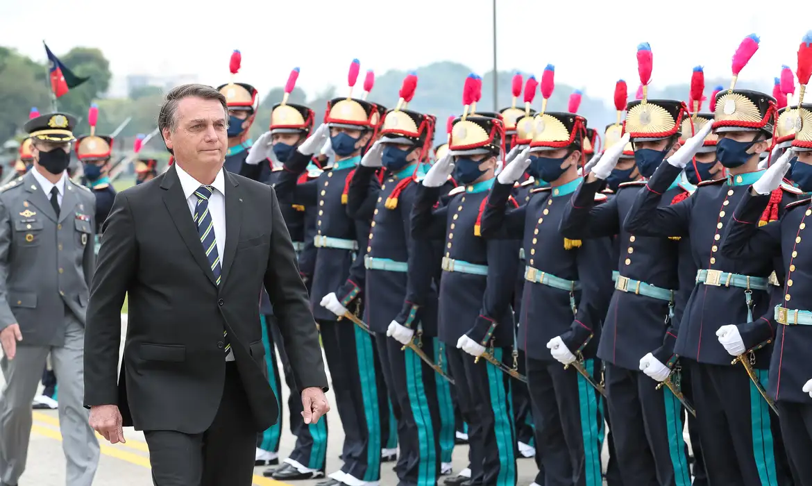 Cerimônia de Entrega de Espadim aos Cadetes da Turma “Centenário da Missão Militar Francesa no Brasil”. 
Foto: Marcos Corrêa/PR