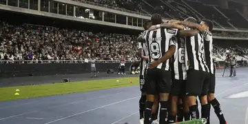 Botafogo goleia o Capital e praticamente encaminha a classificação na Copa do Brasil