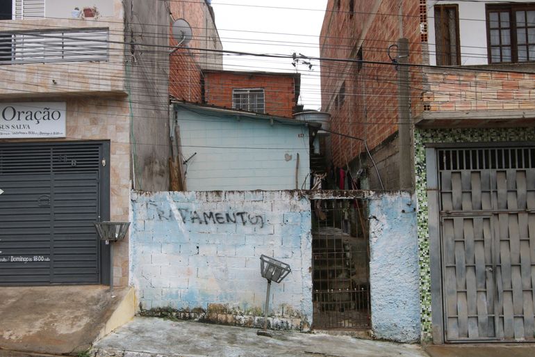 São Paulo (SP), 16/02/2024 - Rua de casas originalmente construidas pela Companhia Metropolitada de Habitação - CoHab, na Cidade Tiradentes, zona leste. Foto: Rovena Rosa/Agência Brasil