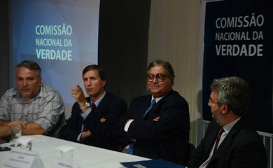 Comissão Nacional da Verdade divulga resultado de pericias a respeito do destino final de três desaparecidos. E/D: Mauro Yared, Pedro Dallari, Jose Paulo Cavalcanti Filho e Andre Saboia (José Cruz/Agência Brasil)