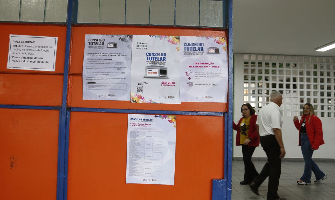 São Paulo (SP) 01/10/2023 -Eleição para o Conselho Tutelar, na Escola Municipal de Ensino Fundamental (EMEF) Martin Francisco Ribeiro de Andrada, na Vila Mazzei (SP).  
Foto: Paulo Pinto/Agência Brasil