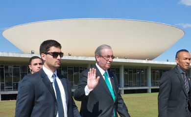 Brasília - Eduardo Cunha deixa o Congresso Nacional depois de renunciar à presidência da Câmara dos Deputados (José Cruz/Agência Brasil)