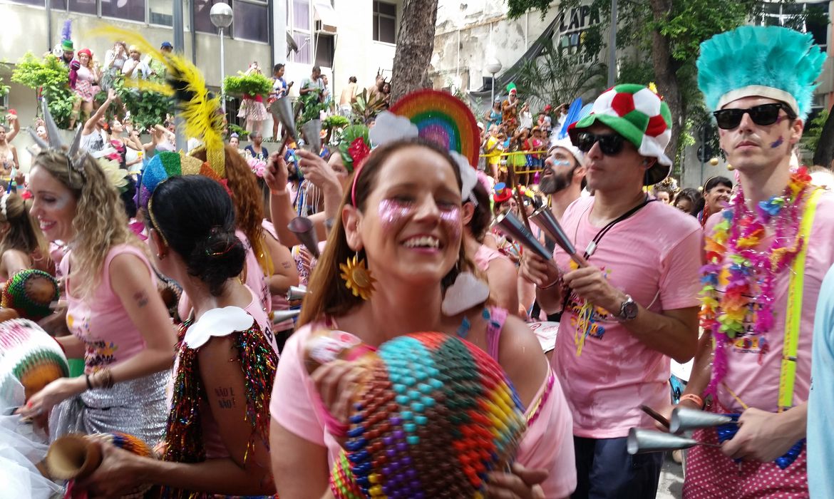 Desfile do Multibloco, no Rio - Foto Isabela Vieira/Agência Brasil