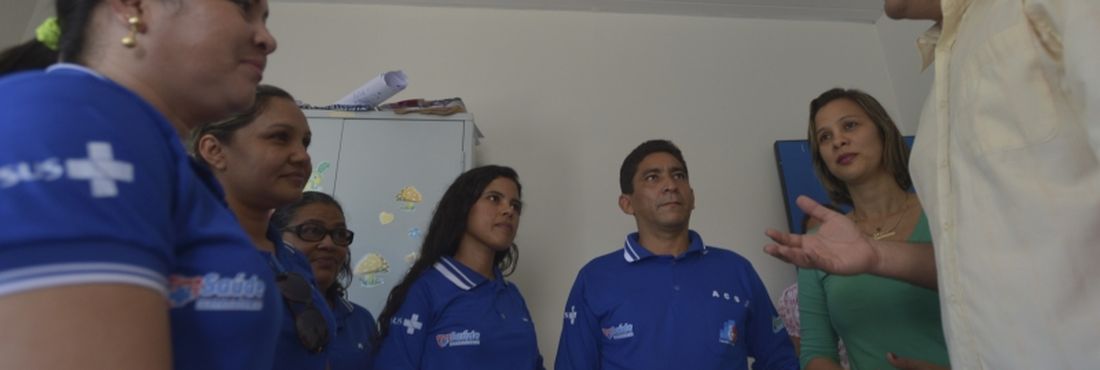 Chapadinha (MA) - Médicos cubanos do Programa Mais Médicos conhecem as instalações dos postos de saúde onde irão trabalhar