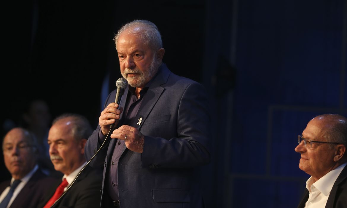 O presidente da República eleito, Luiz Inácio Lula da Silva, participa do evento de encerramento dos trabalhos dos grupos técnicos do Gabinete de Transição