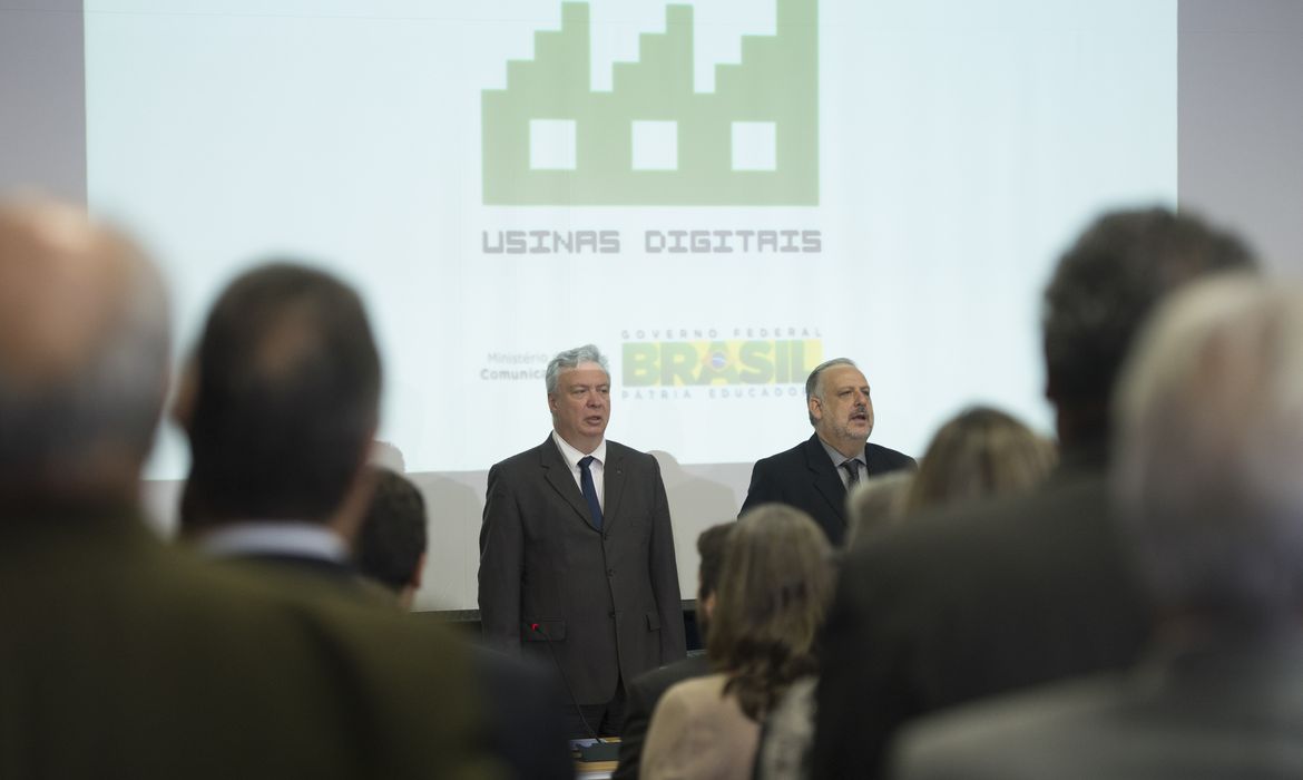 O ministro Ricardo Berzoini, lança o edital do programa Usinas Digitais e divulga a nova edição do Concurso de Seleção de Projetos de Aplicativos de Interesse Público – INOVApps 2015 (Marcelo Camargo/Agência Brasil)