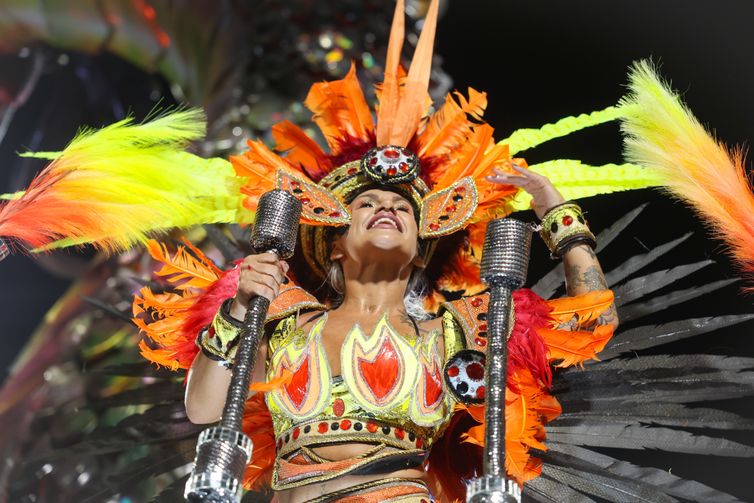 Rio de Janeiro (RJ), 04/03/2025 – Unidos de Vila Isabel encerra o segundo dia de carnaval do grupo Especial na Marquês de Sapucaí, na região central do Rio de Janeiro. Foto: Tomaz Silva/Agência Brasil