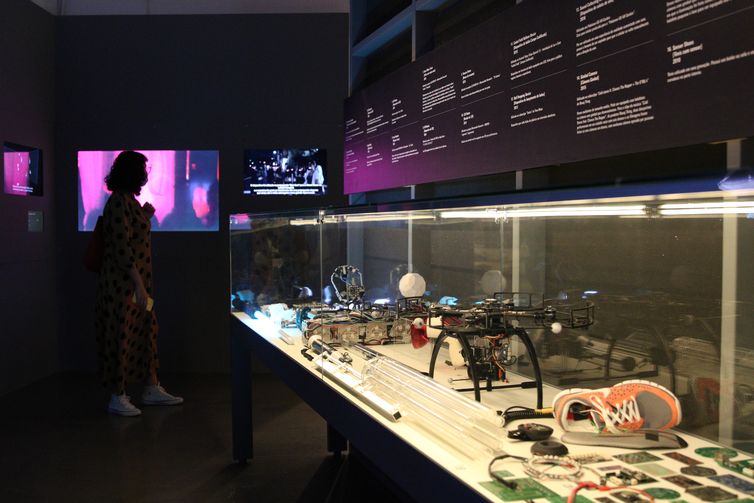 Exposição “O que não se vê – Rhizomatiks”, com instalações interativas do coletivo japonês Rhizomatiks, na Japan House.