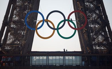 Anéis olímpicos na Torre Eiffel
 7/6/2024   REUTERS/Sarah Meyssonnier