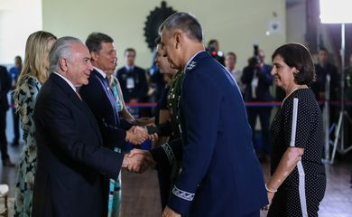 O presidente Michel Temer participa da cerimônia de cumprimentos de fim de ano e de almoço em sua homenagem oferecido pelo ministro da Defesa e os comandantes da Marinha, do Exército e da Aeronáutica, no Clube do Exército.