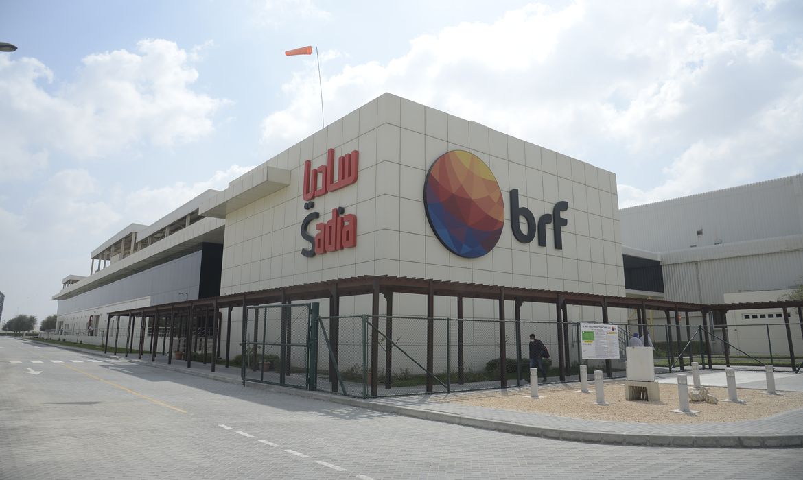 Fachada fábrica da BRF em Abu Dhabi, nos Emirados Árabes Unidos