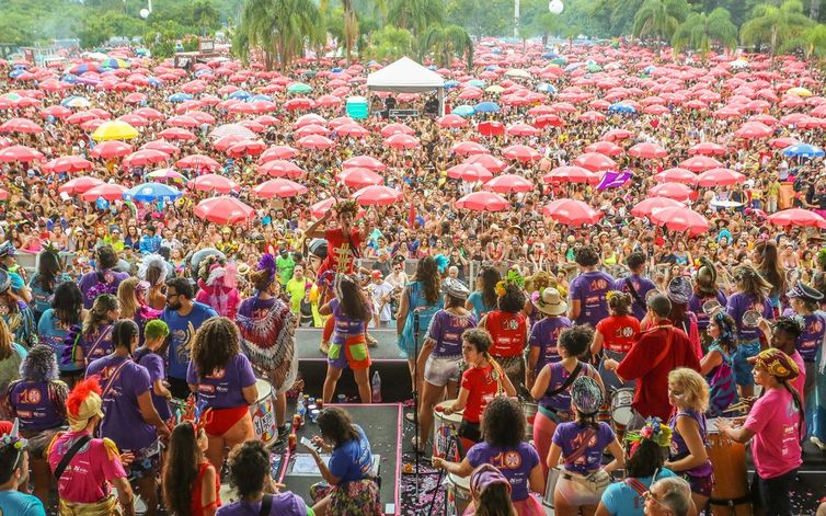 Mais de 3 milhes de pessoas foram a blocos de rua em 4 dias de carnaval 2020 no Rio, diz Riotur.