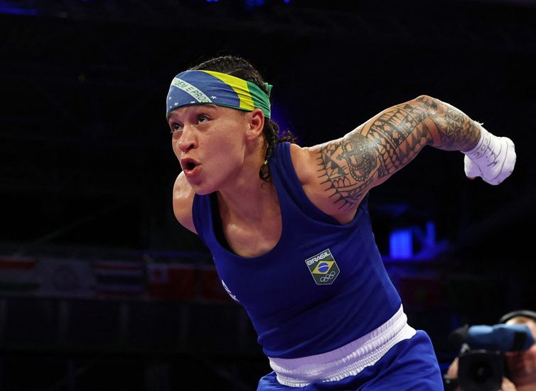 Paris 2024 Olympics - Boxing - Women's 60kg - Quarterfinal - North Paris Arena, Villepinte, France - July 31, 2024. Beatriz Iasmin Soares Ferreira of Brazil celebrates after winning her fight against Chelsey Heijnen of Netherlands. REUTERS/Piroschka Van De Wouw