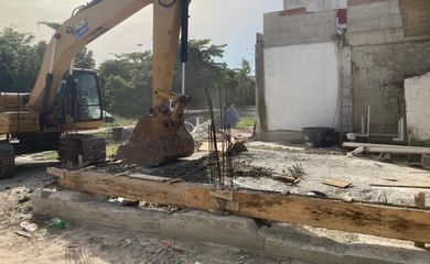Operação de demolição de dez prédios comerciais da milicia no Recreio dos Nadeirantes