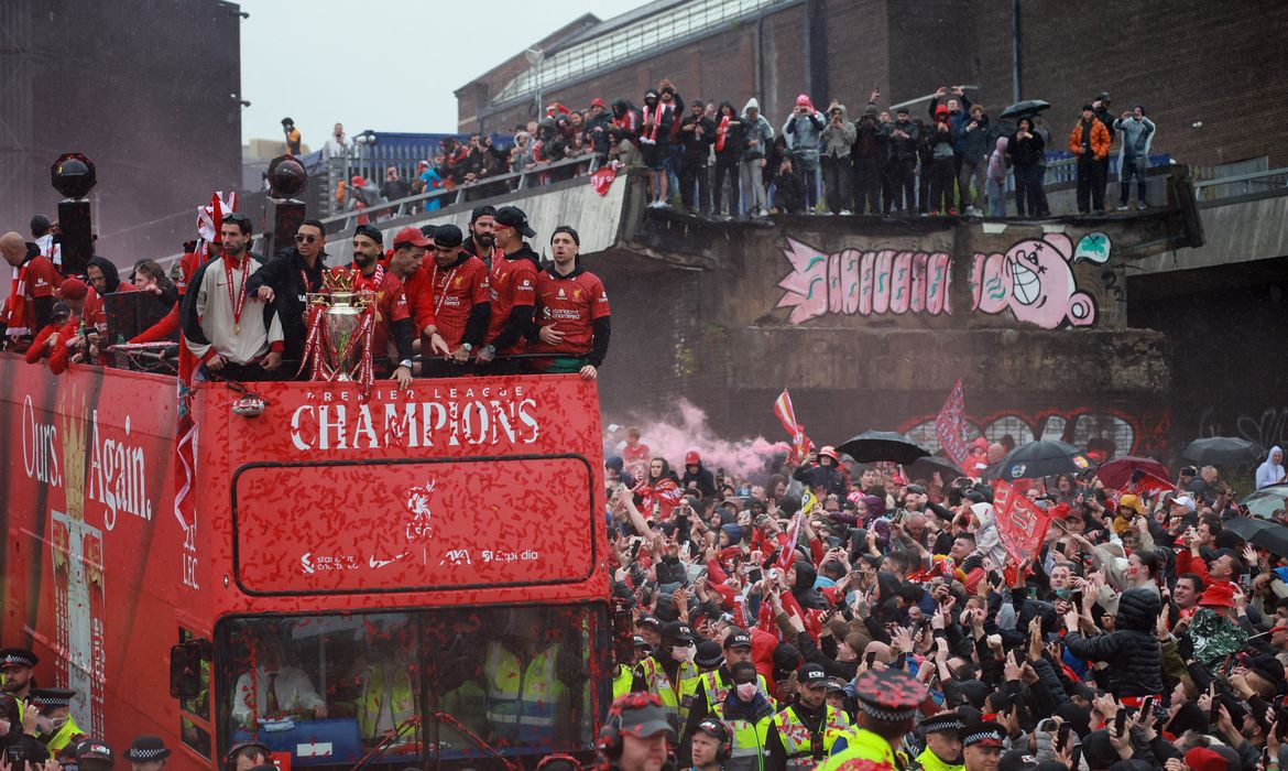 Desfile de jogadores do Liverpool após vitória na Premier League 
26/05/2025
REUTERS/Phil Noble