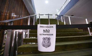 Brasília: Polícia legislativa isola área próxima ao Plenário Ulisses Guimarães após princípio de incêndio causado por um curto-circuito.  (Foto: Marcelo Camargo/Agência Brasil)