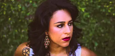 Cantora Vanessa Oliveira
