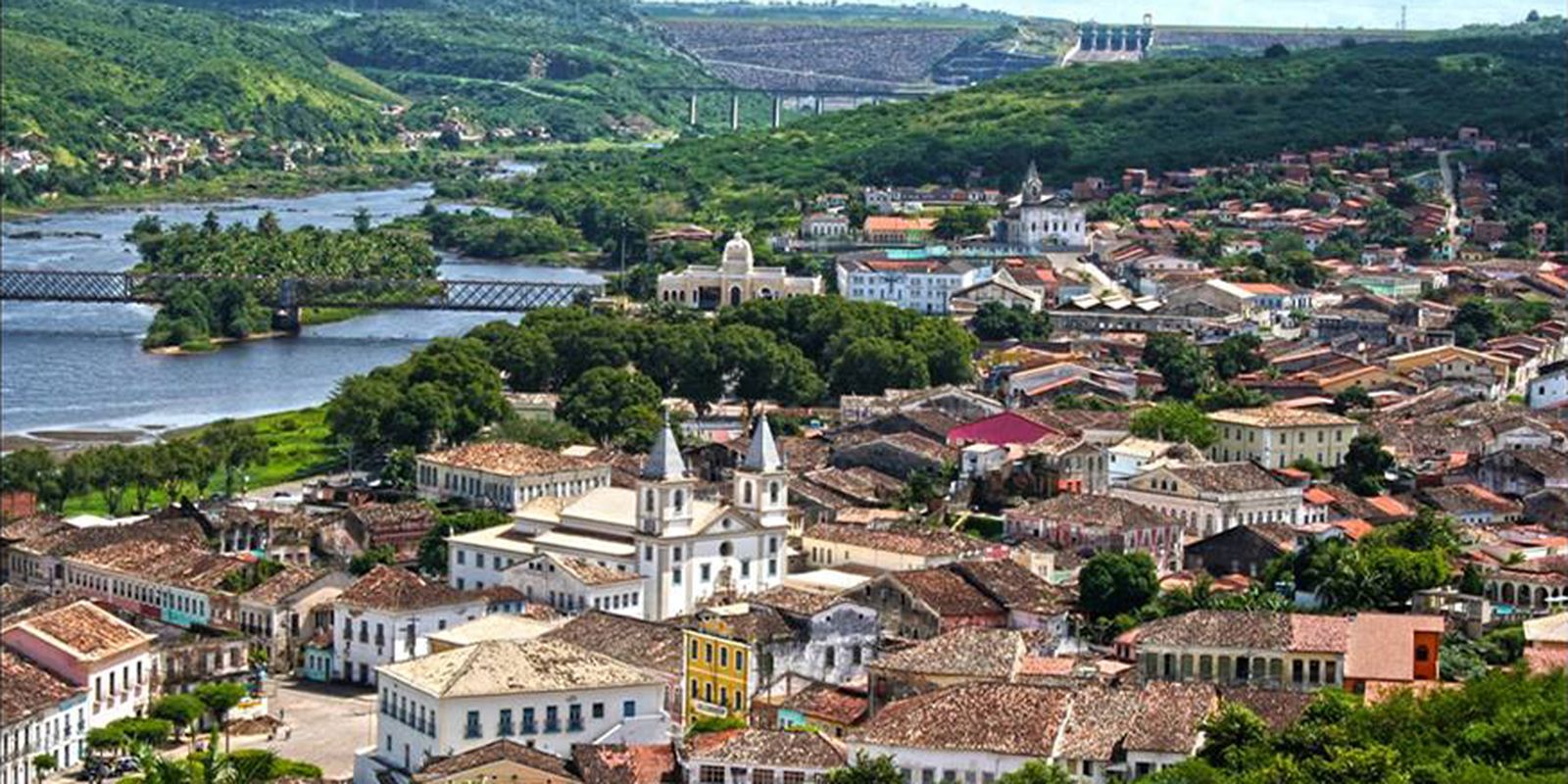 Cachoeira é a nova capital simbólica da Bahia, substituindo Salvador.