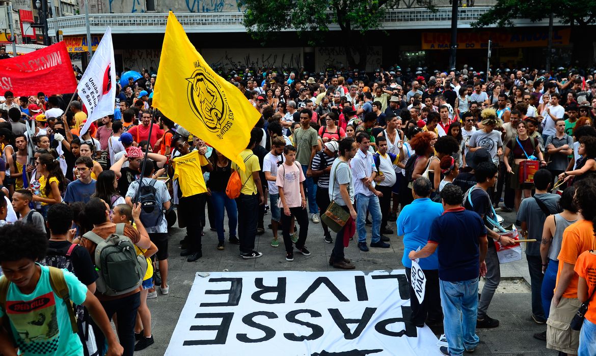 São Paulo - Movimento Passe Livre protesta contra aumento de tarifas do transporte (Rovena Rosa/Agência Brasil)