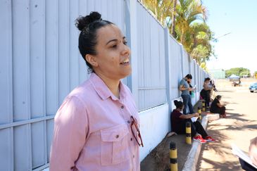 Valter Campanato/Agência Brasil Brasília - 05/10/2025 -A ministra da Gestão e da Inovação em Serviços Públicos, Esther Dweck, durante visita ao campus da Asa Norte do Centro Universitário de Brasília (CEUB), onde 7.068 pessoas estão inscritas para realizar a prova do Concurso Público Nacional Unificado (CPNU). ( Lívia Blandina.).
Foto: Valter Campanato/Agência Brasil