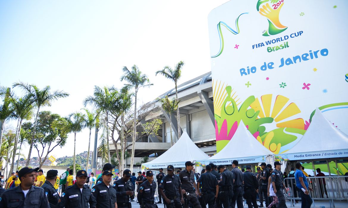 Segurança reforcada na aera externa do Maracanã,para a partida final entre Alemanha e Argentina ((Marcelo Casal Jr./Agência Brasil))