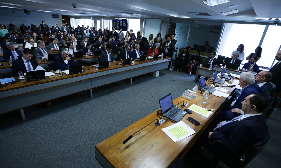 Lula Marques/Agência Brasil Brasília (DF), 24/09/2025 Reunião da Comissão de Constituição e Justiça (CCJ) do Senado para votar o parecer sobre a proposta de emenda à Constituição (PEC 3/2021) das prerrogativas parlamentares. Foto: Lula Marques/Agência Brasil