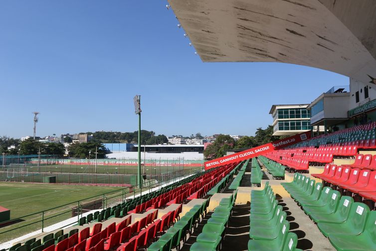 Estádio da Associação Atlética Portuguesa, na Ilha do Governador, zona norte da cidade. O clube vai receber da prefeitura a doação de parte da estrutura da Arena do Futuro, palco dos Jogos Olímpicos e Paralímpicos de 2016, 