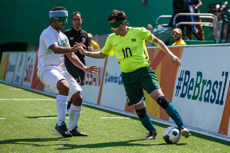 Heusi Action/Gabriel Heusi/Direitos reservados Rio de Janeiro, Brasil, 13 de Setembro de 2016. Ricardinho (10) no jogo Brasil x Irã Futebol 5 - Jogos Paralímpicos Rio 2016.