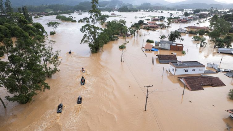 Santa Catarina sofre com inundações decorrentes das chuvas - REUTERS/Anderson Coelho/Direitos reservados