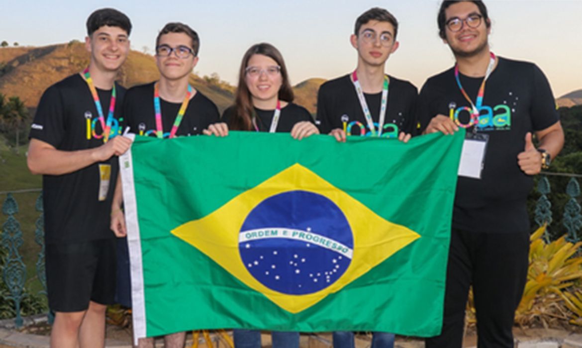 Brasília (DF), 26.08.2024 - Estudantes brasileiros conquistam prata e bronze na Olimpíada Internacional de Astronomia IOAA 2024. Foto: Observatório Nacional/Divulgação