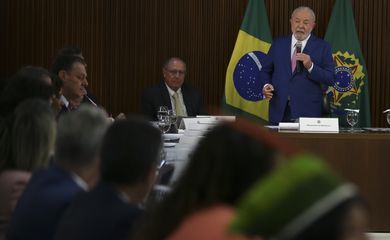 O presidente Luiz Inácio Lula da Silva coordena a primeira reunião ministerial de seu governo, no Palácio do Planalto