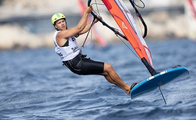 Mateus Isaac garante vaga olímpica para Paris 2024 no IQFoil! Atleta terminou o Mundial de Haia 2023 na 16ª colocação na classe IQFOIL
