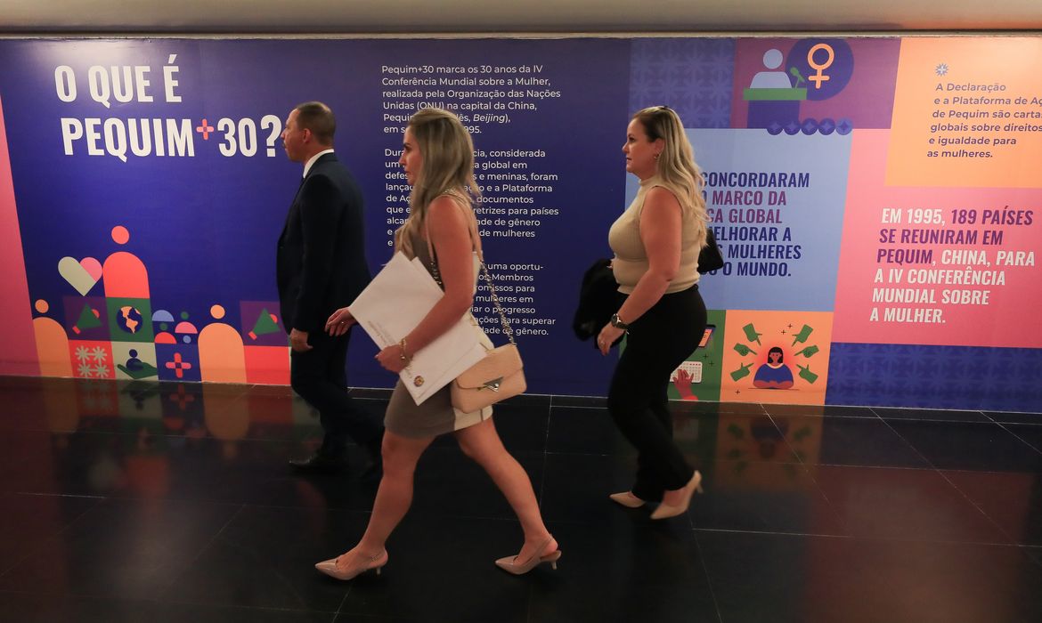 Brasília (DF),18/02/2025  -  Exposição Pequim+30 e a Igualdade de Gênero no Legislativo Brasileiro, no corredor das exposições da Câmara dos Deputados.. Foto: Lula Marques/Agência Brasil