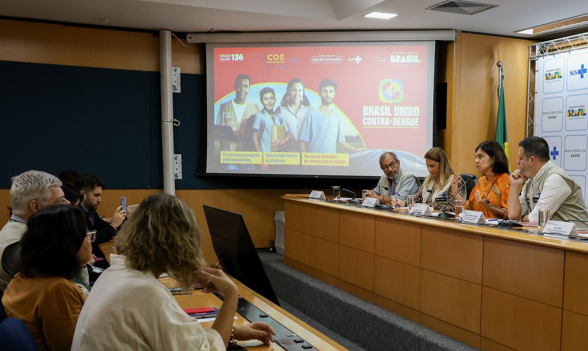 Brasília (DF), 20/03/2024, - A ministra da Saúde, Nísia Trindade, durante entrevista coletiva para atualizar sobre o cenário epidemiológico da dengue no país e apresenta as principais ações para prevenção e controle da doença. Foto: Antonio Cruz/Agência Brasil